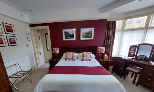 Official photograph of the Valley Sunset room